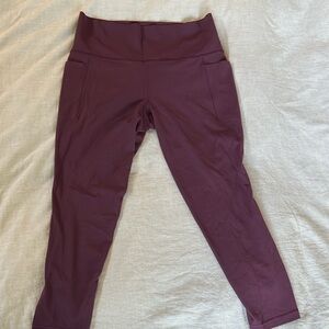 Athleta L Salutation Stash 7/8 High Waist legging in maroon